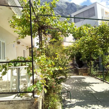 Gostinjska kuća House Elka *